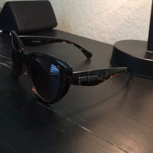Steve Madden women sunglasses